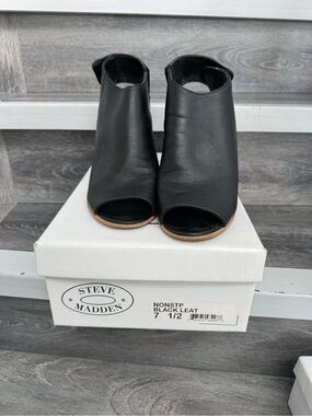 Steve Madden Black Leather Open-Toe Mules